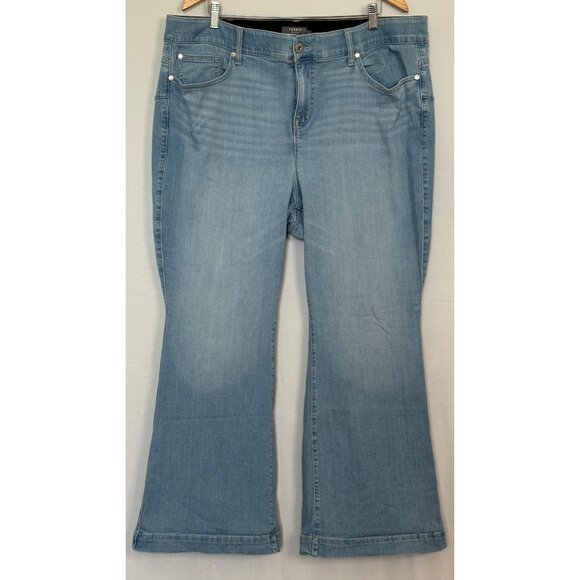 Torrid Bombshell Flare Jeans Size 24S Light Wash Premium Stretch Denim - Picture 1 of 3